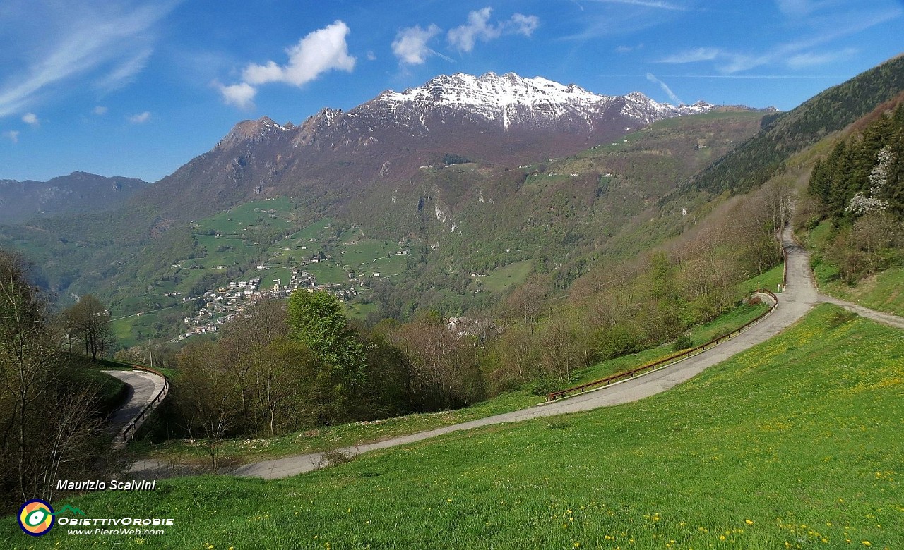 21 Sfioro la strada per Brumano....JPG